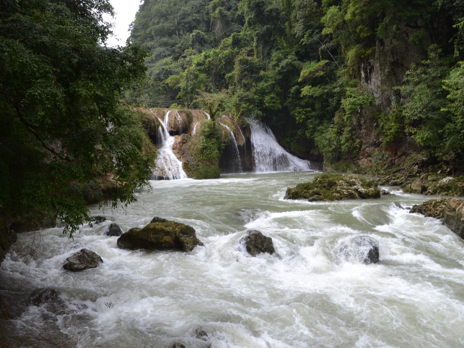 Rondreis Guatemala, Semuc Champey, waterval K'anba
