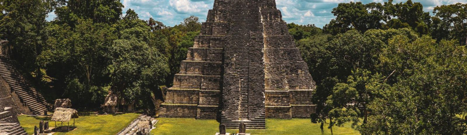 Rondreis-Guatemala-Tikal-Maya-Tempel-historische-ruines-en-piramide