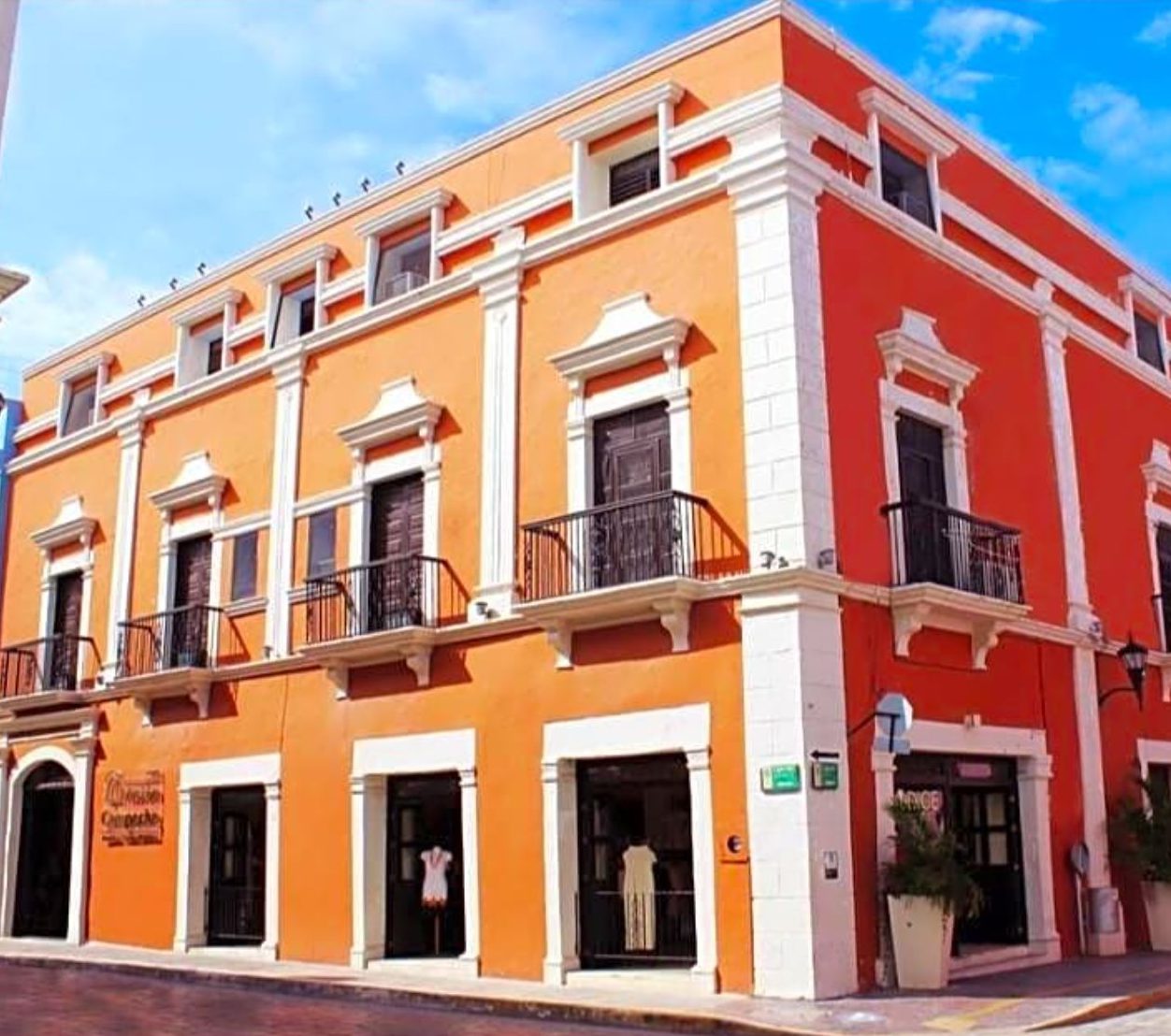 Rondreis-Mexico-Campeche-Mision-Campeche-buitenzijde