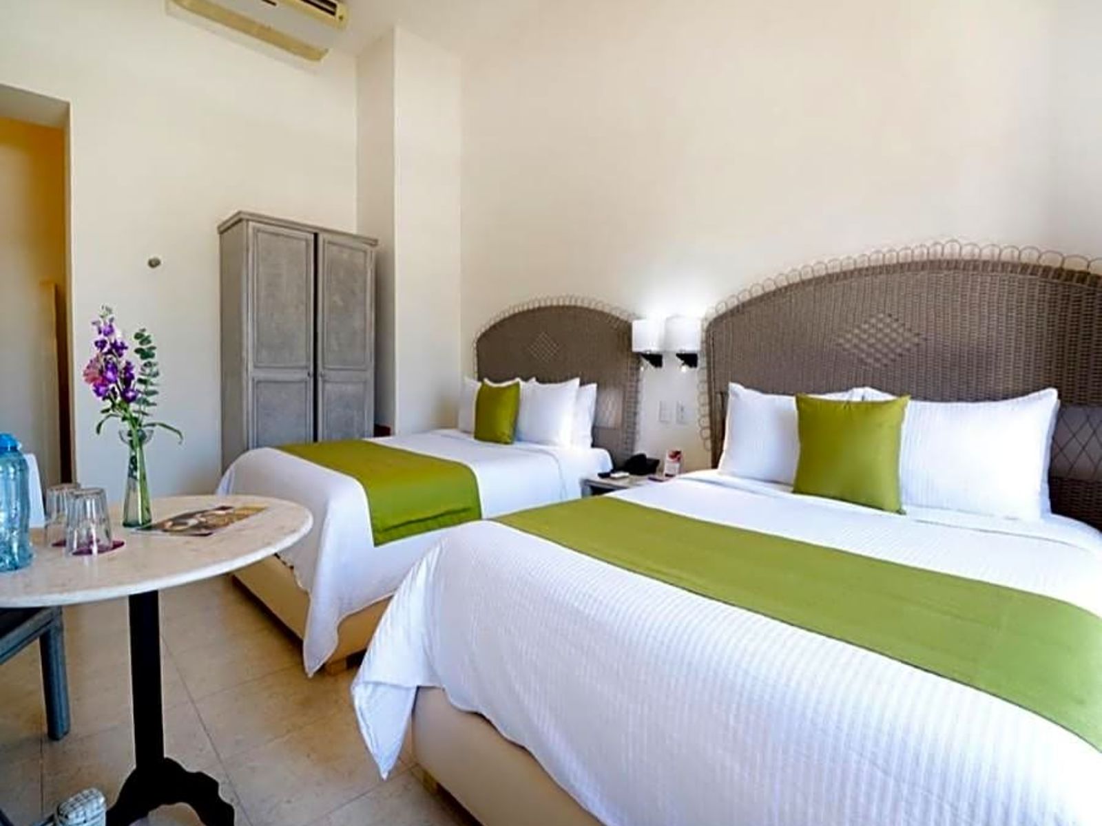 Rondreis Mexico, Campeche, Mision Campeche, kamer bedden