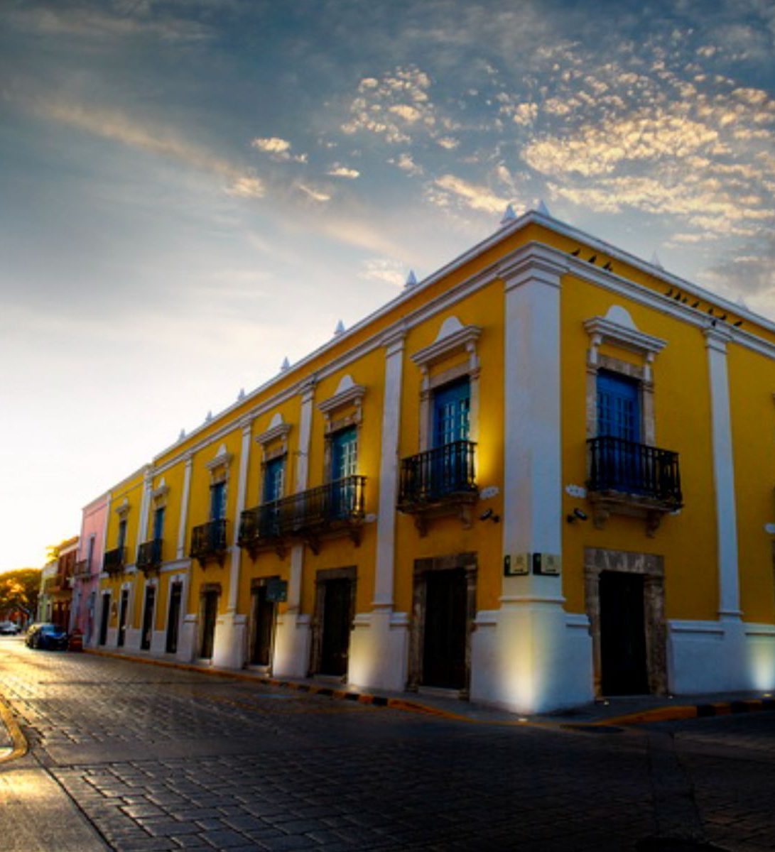 Rondreis-Mexico-Campeche-Plaza-Colonial-buitenzijde