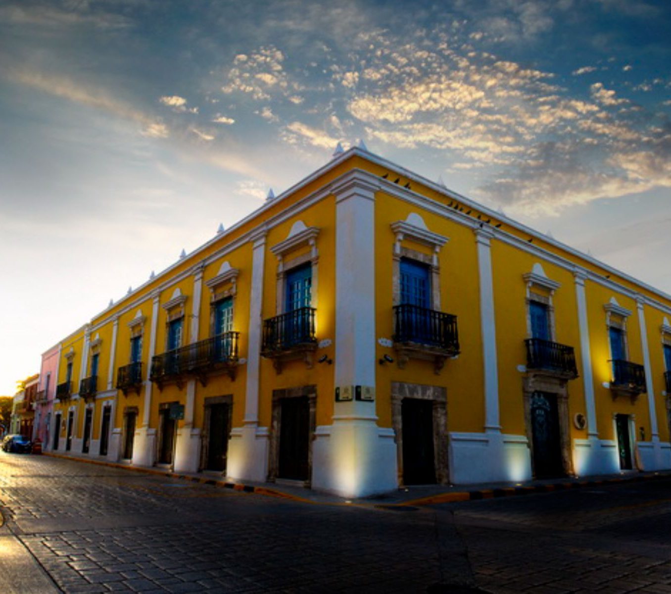 Rondreis-Mexico-Campeche-Plaza-Colonial-buitenzijde