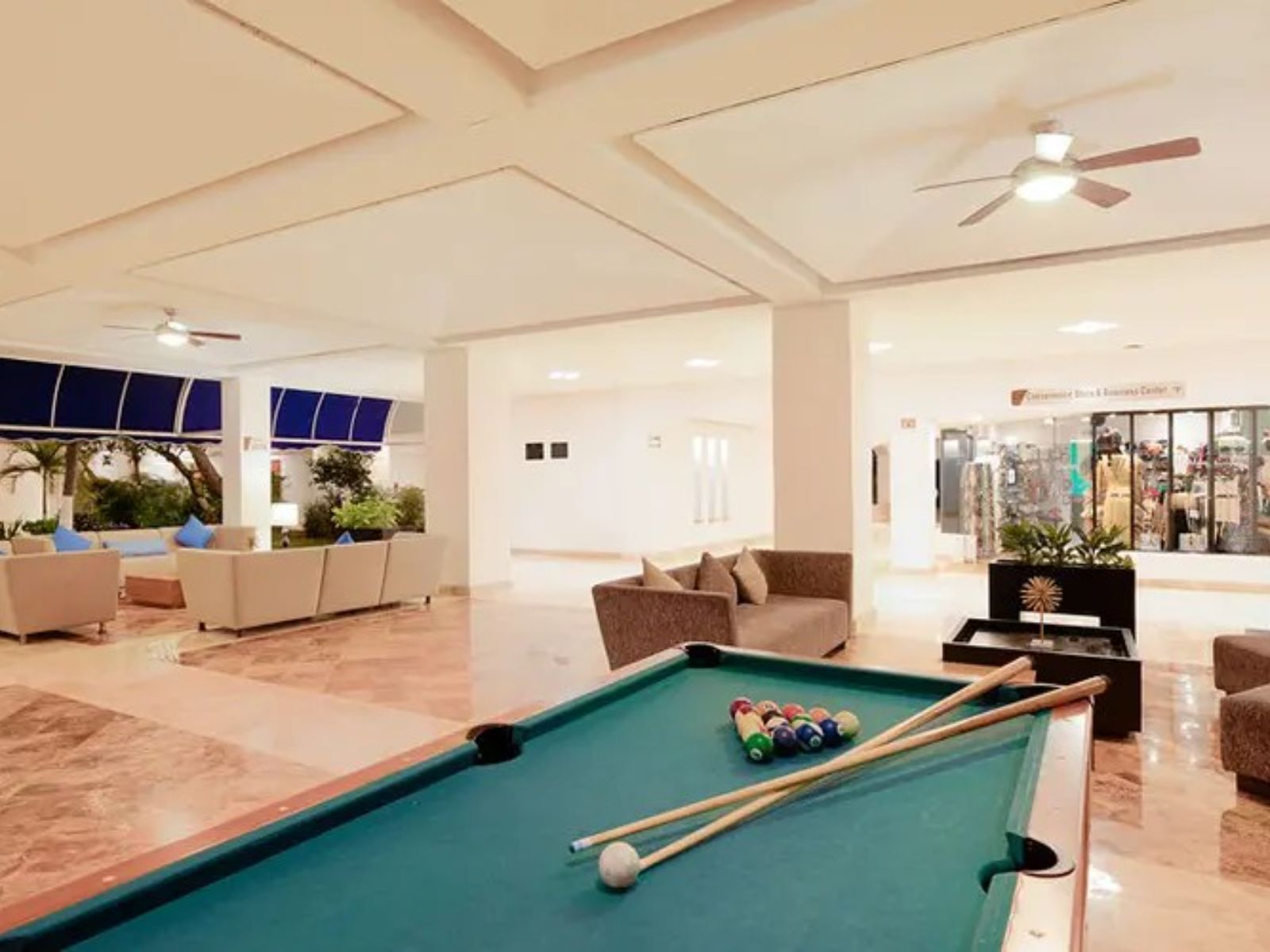 Rondreis Mexico, Cancun, Beachscape Villas Kin-Ha, lobby biljart