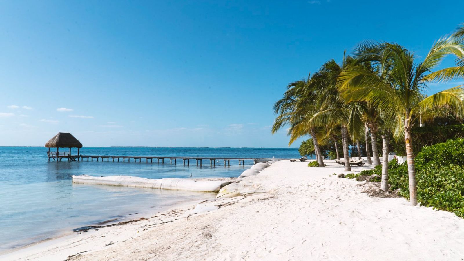 Rondreis Mexico, Cancún, strand met pier