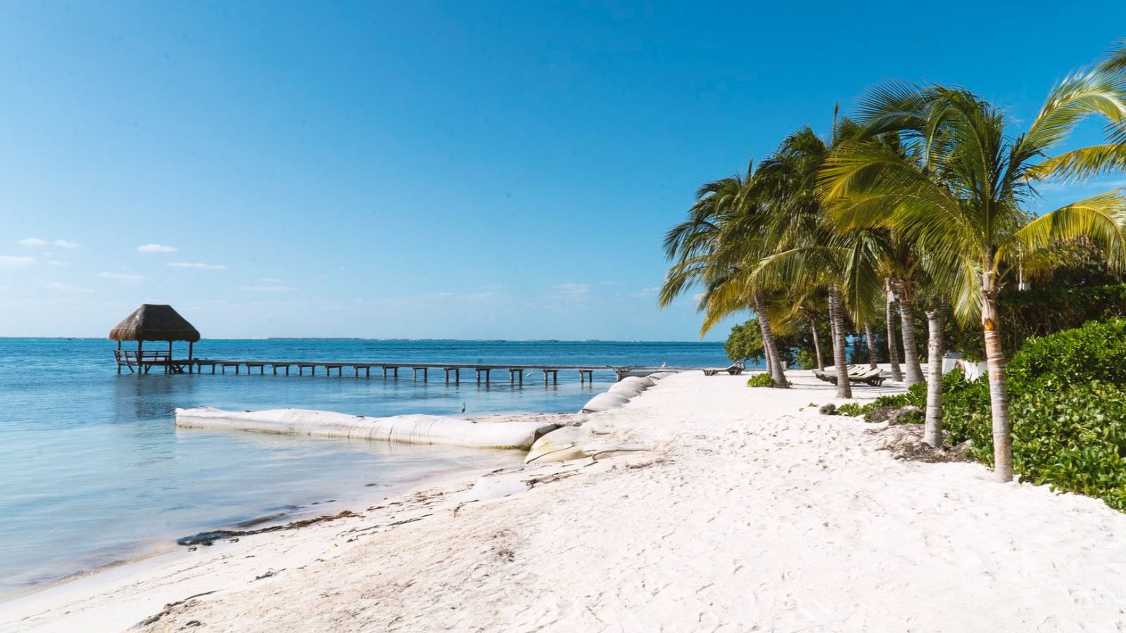 Rondreis Mexico, Cancún, strand met pier