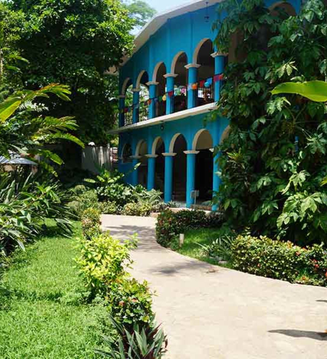 Rondreis-Mexico-Chiapa-de-Corzo-La-Ceiba-buitenzijde-tuin