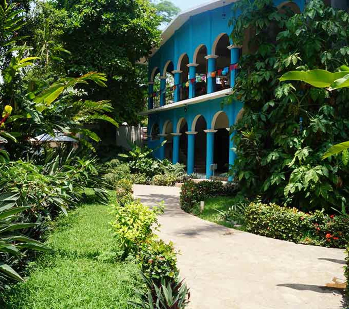 Rondreis-Mexico-Chiapa-de-Corzo-La-Ceiba-buitenzijde-tuin