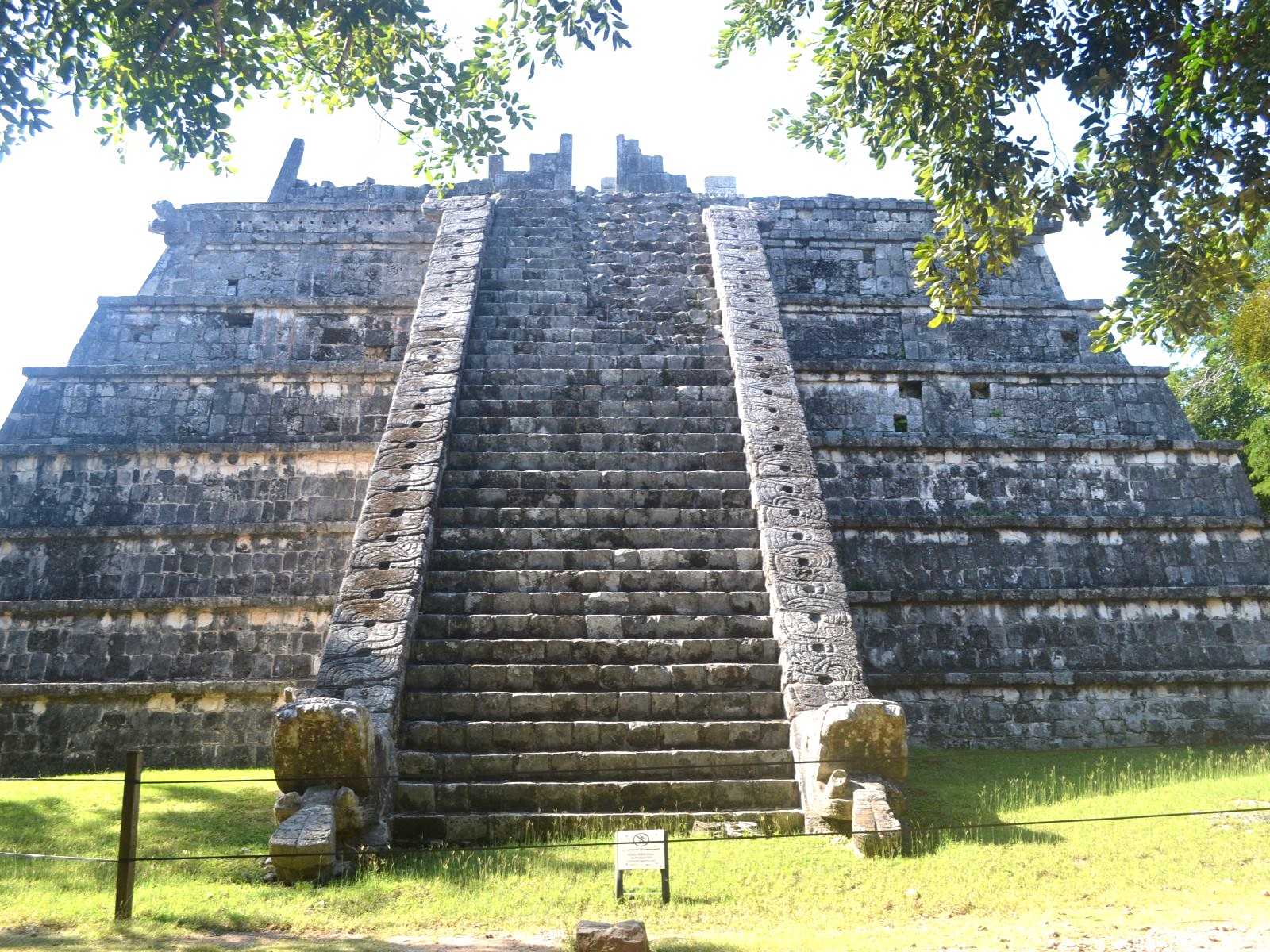Rondreis Mexico, Chichén Itzá, tempel vooraanzicht