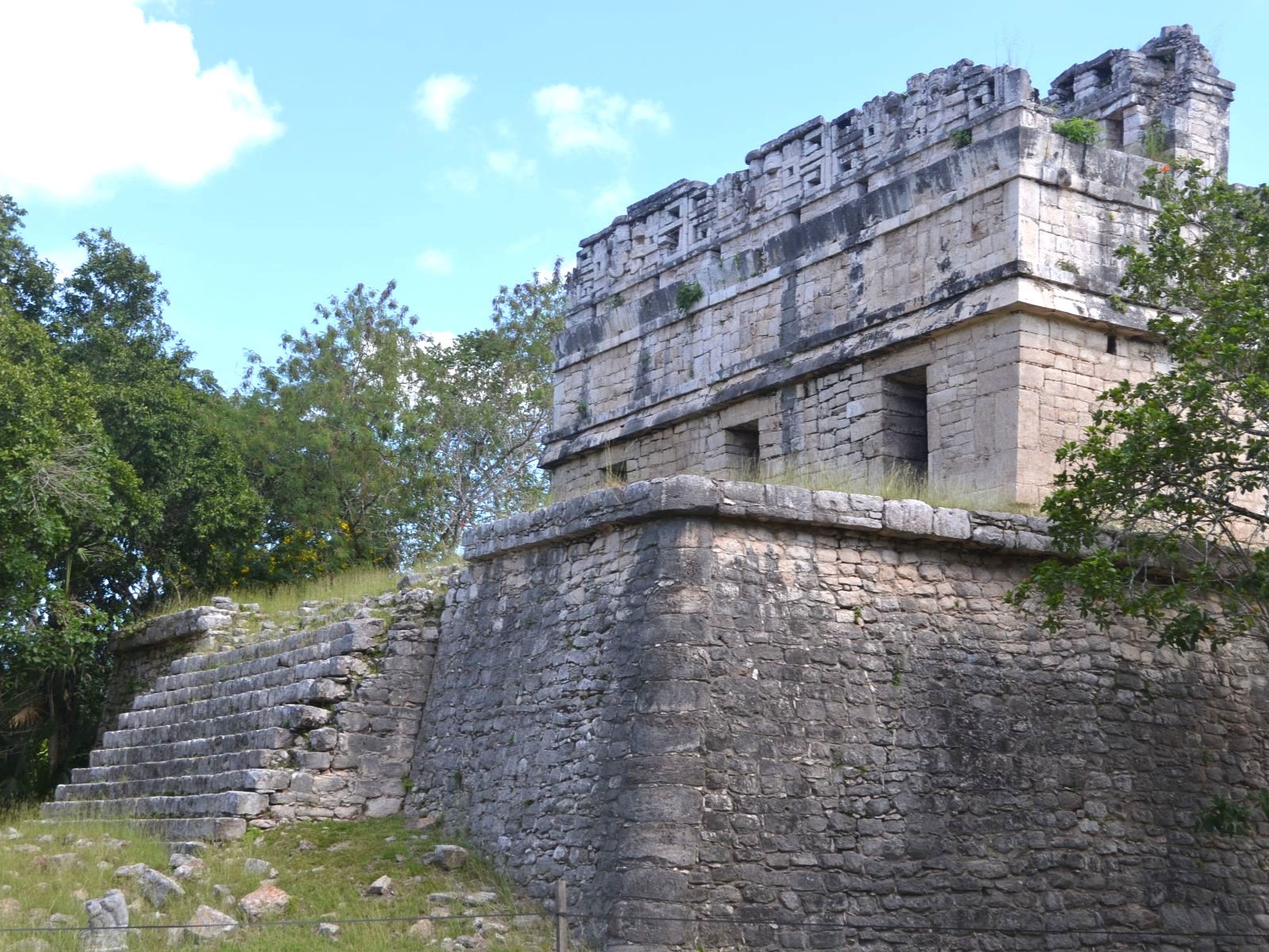 Rondreis Mexico, Chichén Itzá, tempel zijaanzicht