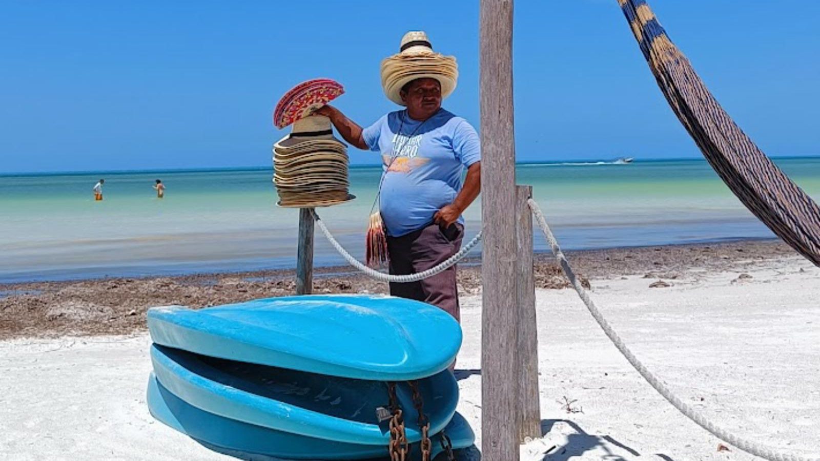 Rondreis Mexico, Isla Holbox, local op strand