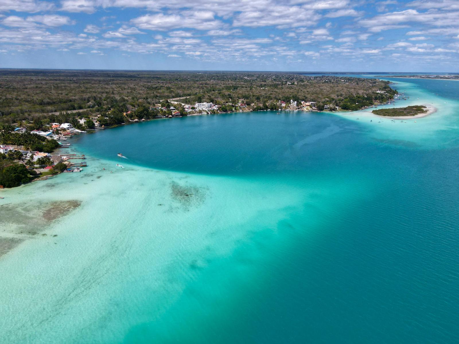 Rondreis Mexico, Laguna Bacalar, bovenaanzicht