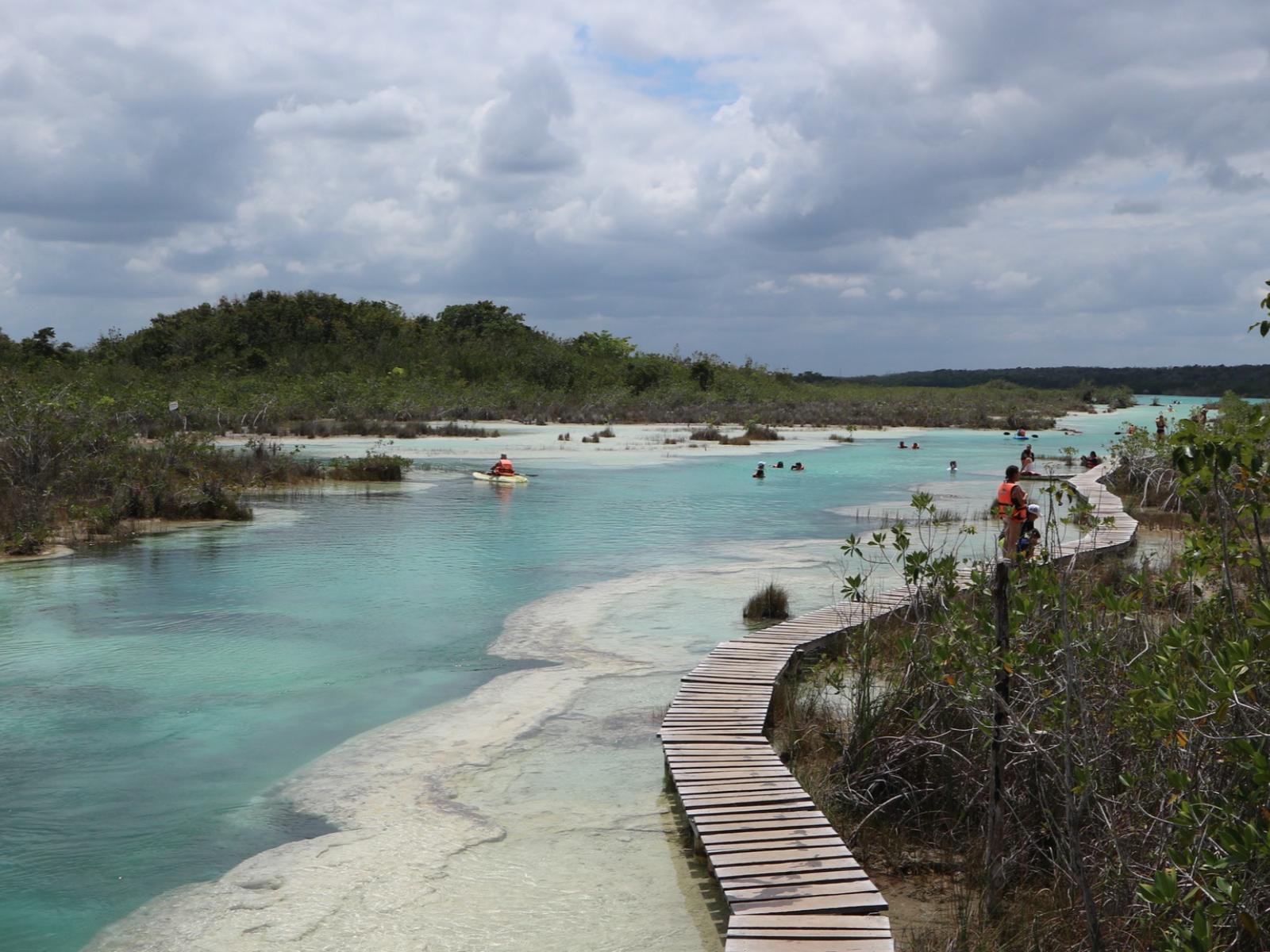 Rondreis Mexico, Laguna Bacalar, loopbrug