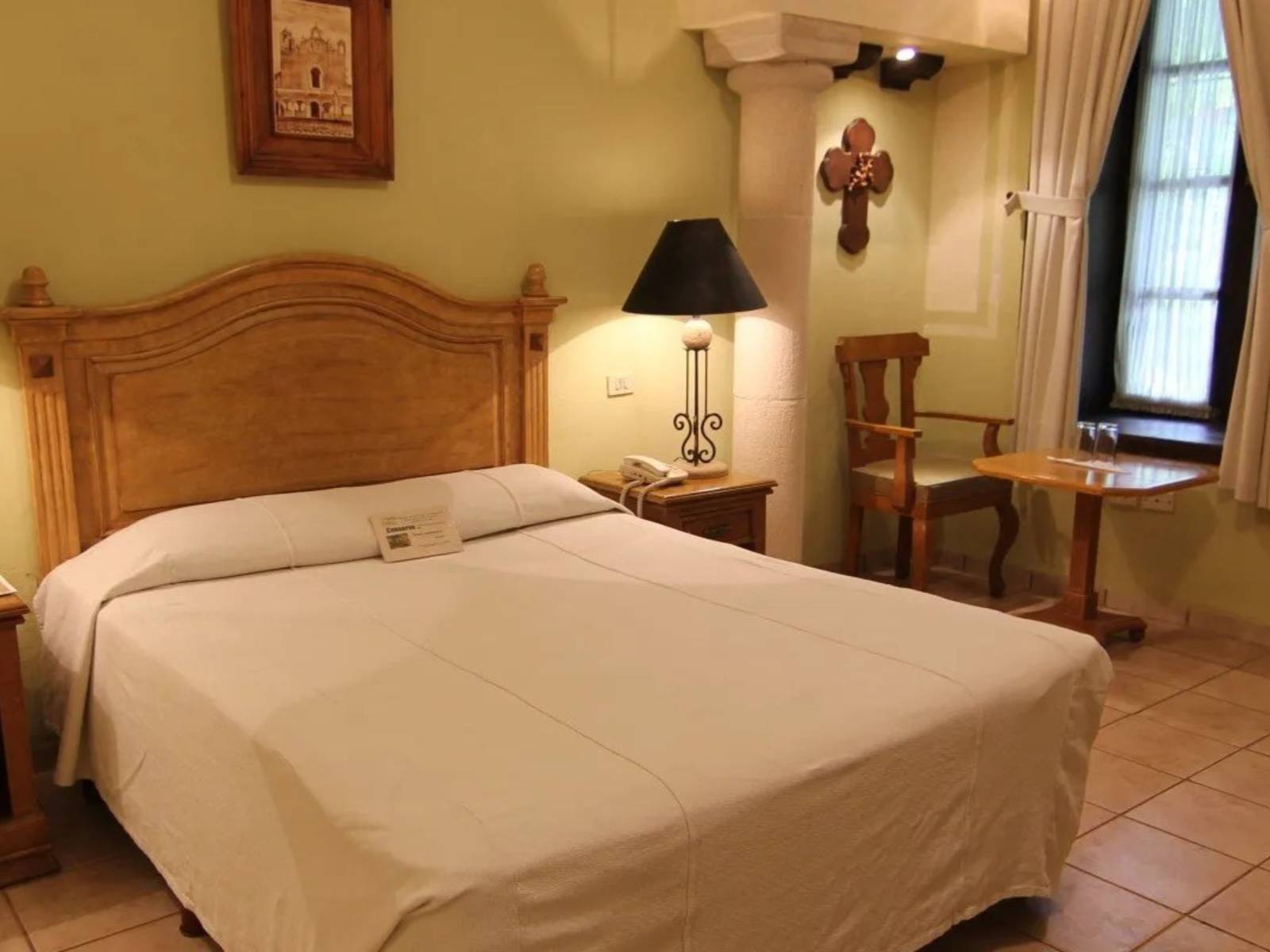 Rondreis Mexico, Mérida, Misión de Fray Diego, kamer bed