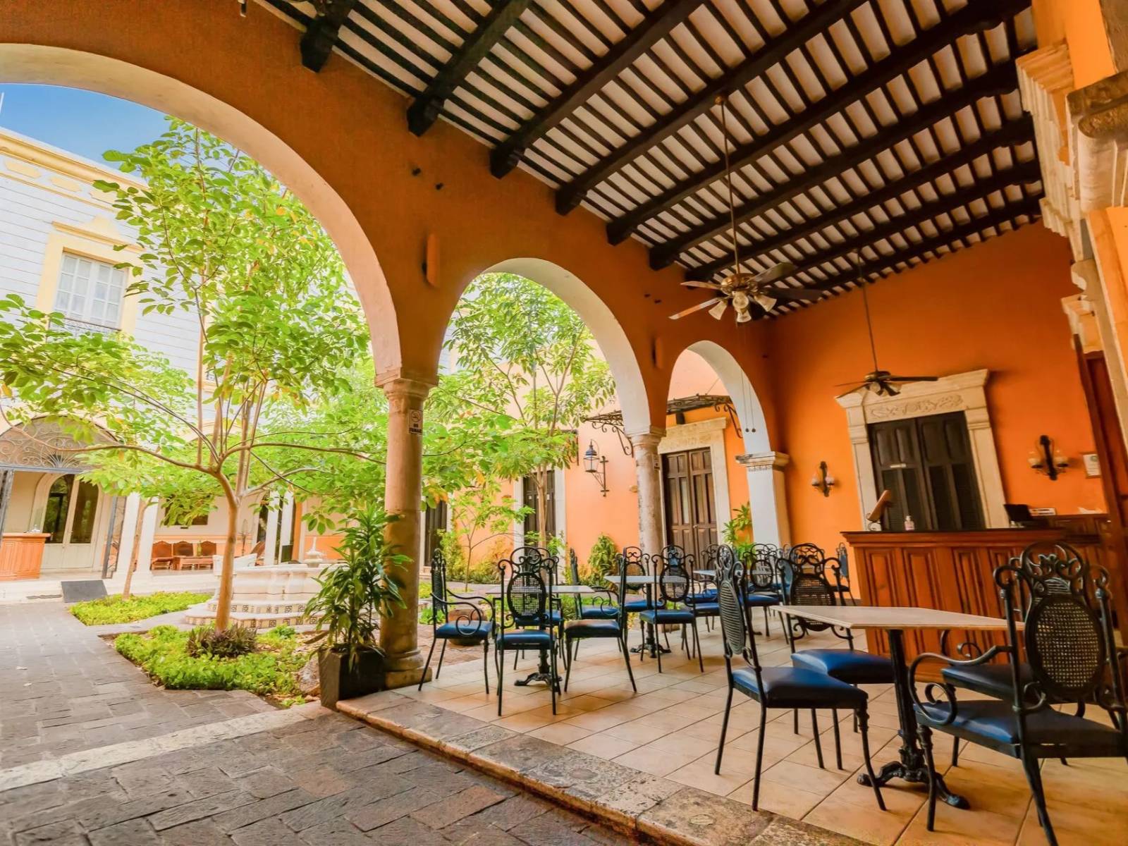 Rondreis Mexico, Mérida, Misión de Fray Diego, terras bar