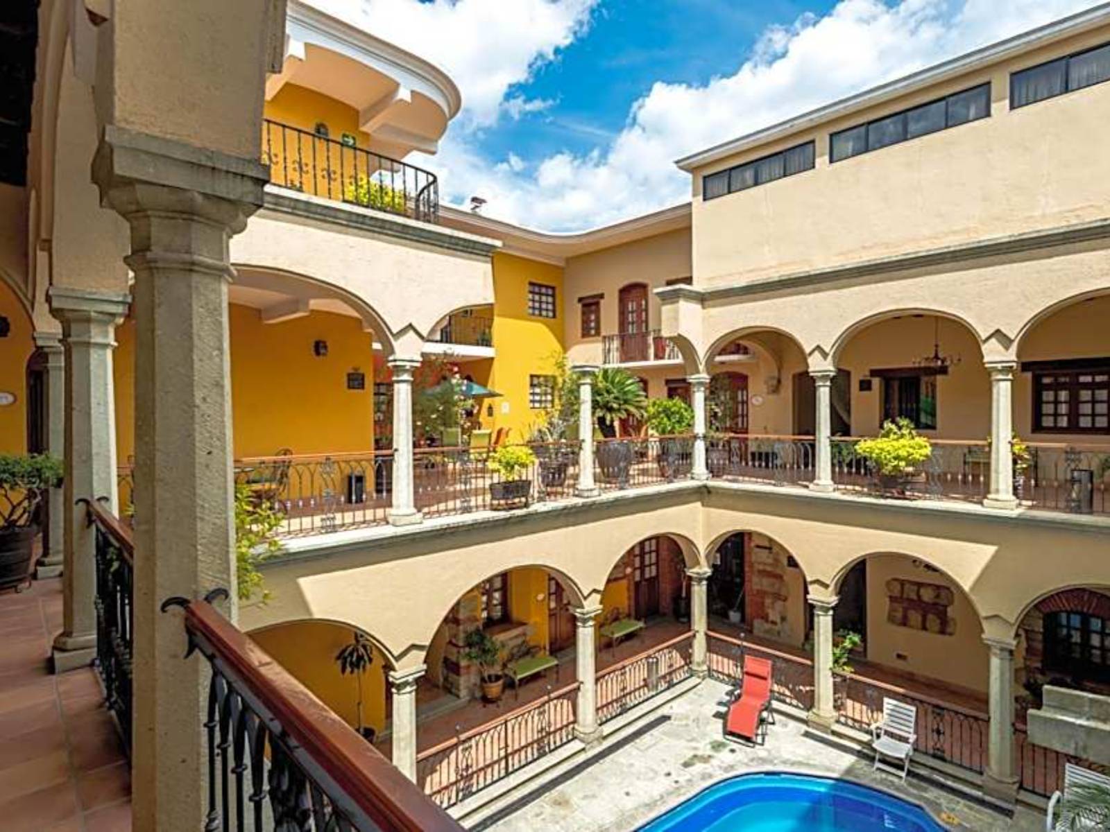 Rondreis Mexico, Oaxaca, CasAntica, binnenplaats met zwembad