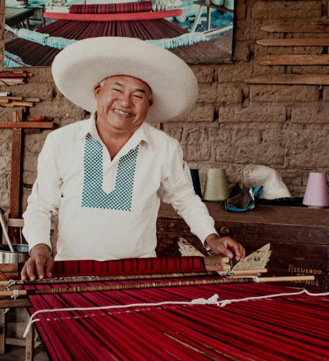 Rondreis Mexico, Oaxaca, weverij man