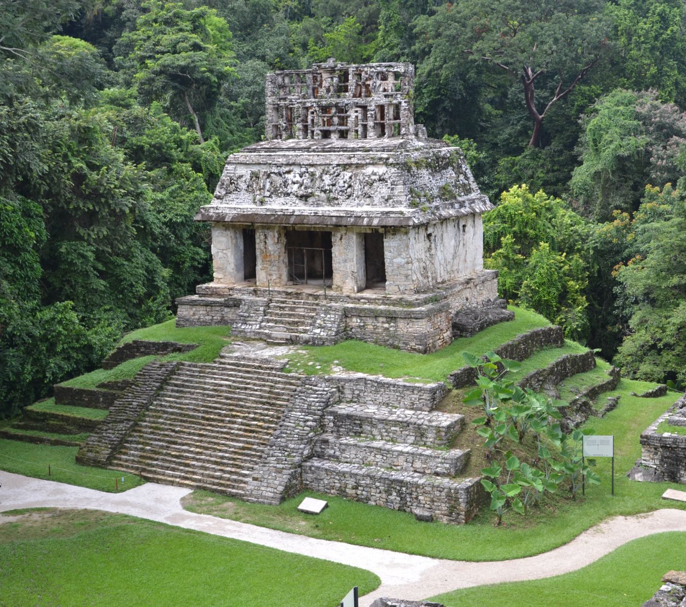 Rondreis Mexico, Palenque, maya tempel van veraf