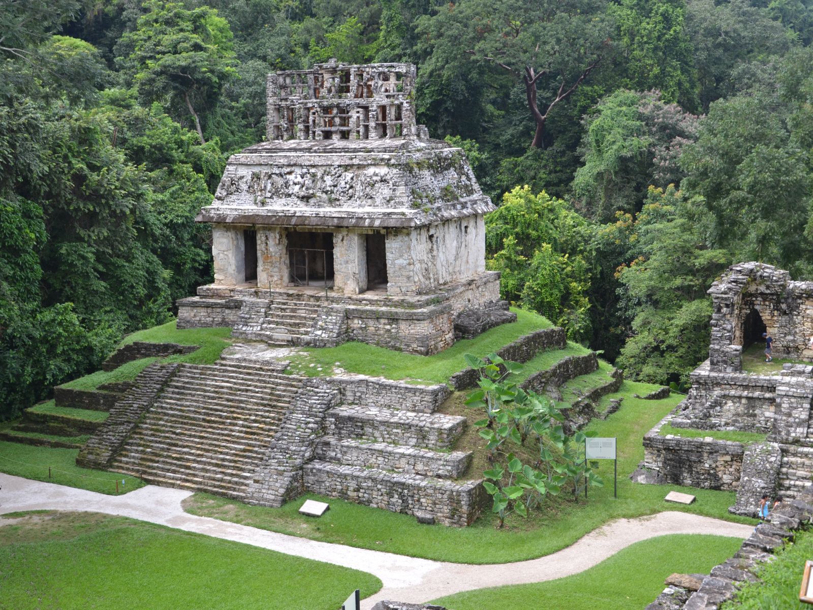 Rondreis Mexico, Palenque, maya tempel van veraf