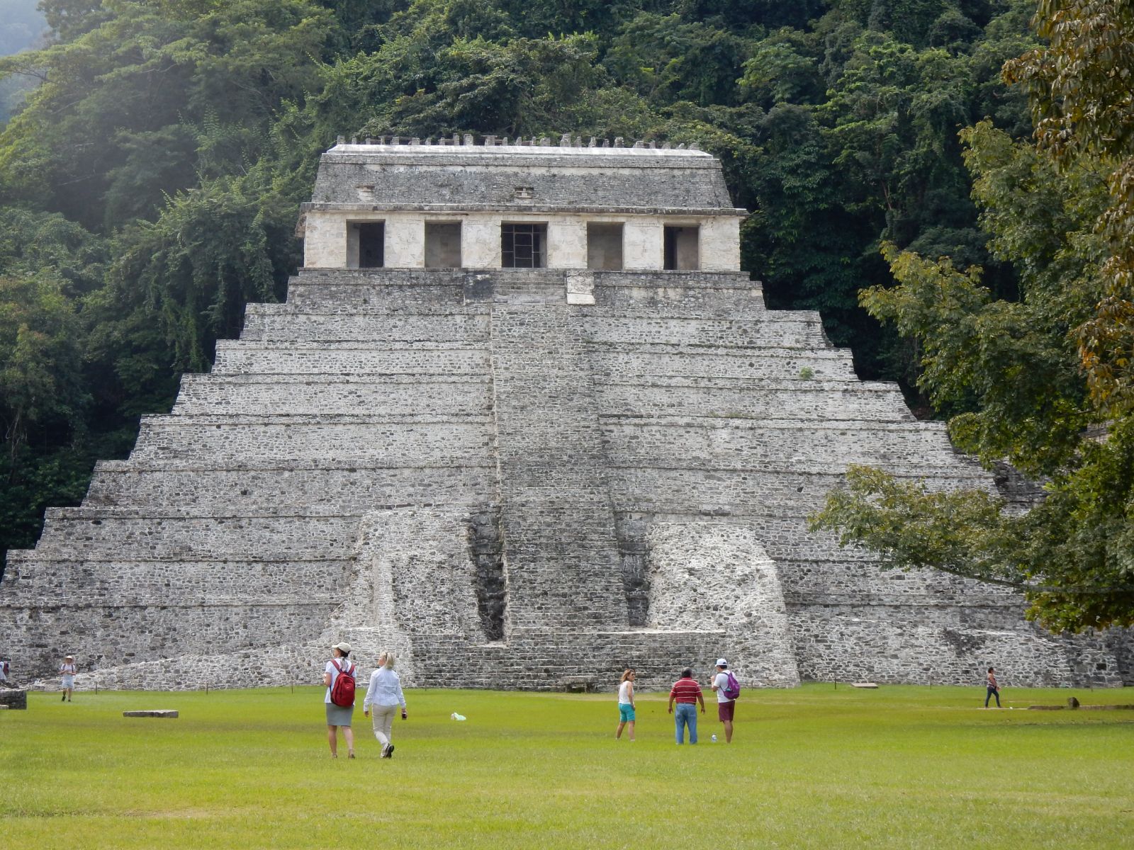 Rondreis Mexico, Palenque, maya tempel vooraanzicht