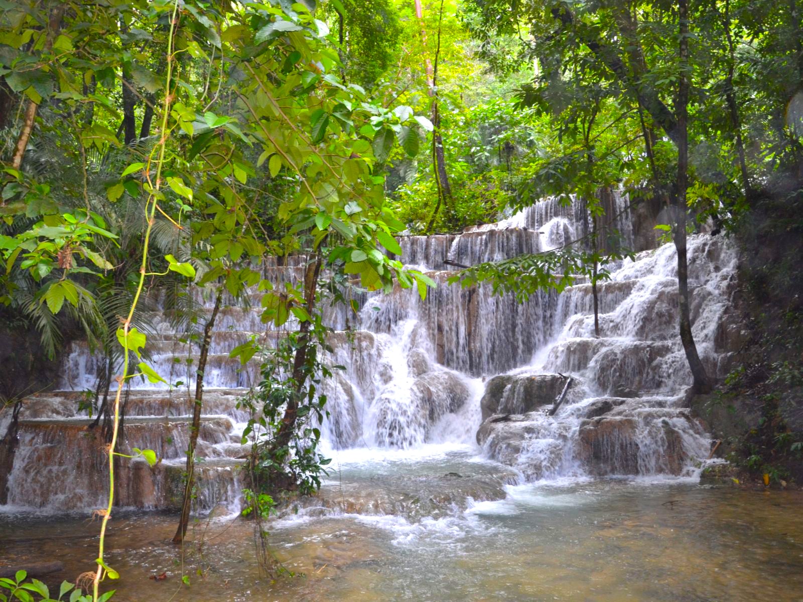 Rondreis Mexico, Palenque, waterval in jungle