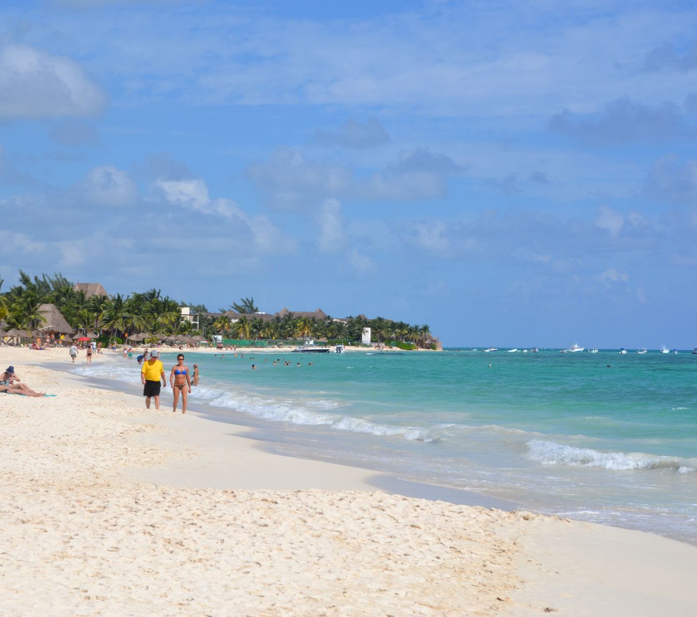 Rondreis Mexico, Playa Del Carmen, strand en mensen die hier lopen