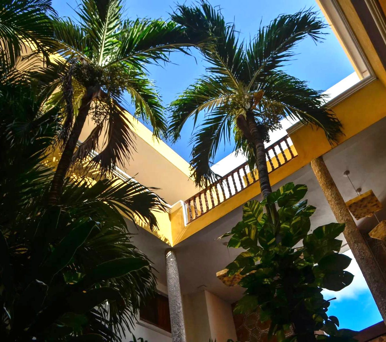 Rondreis Mexico, Playa del Carmen, Las Golondrinas, binnenplaats