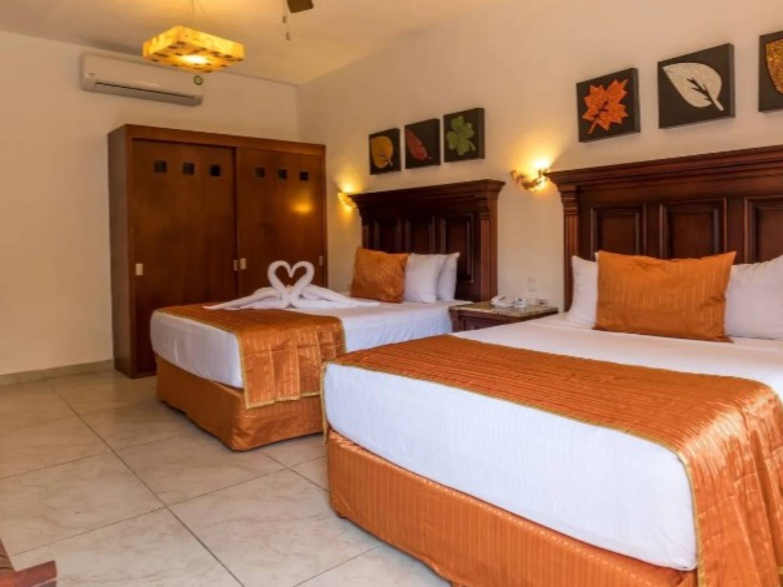 Rondreis Mexico, Playa del Carmen, Las Golondrinas, kamer bed 2