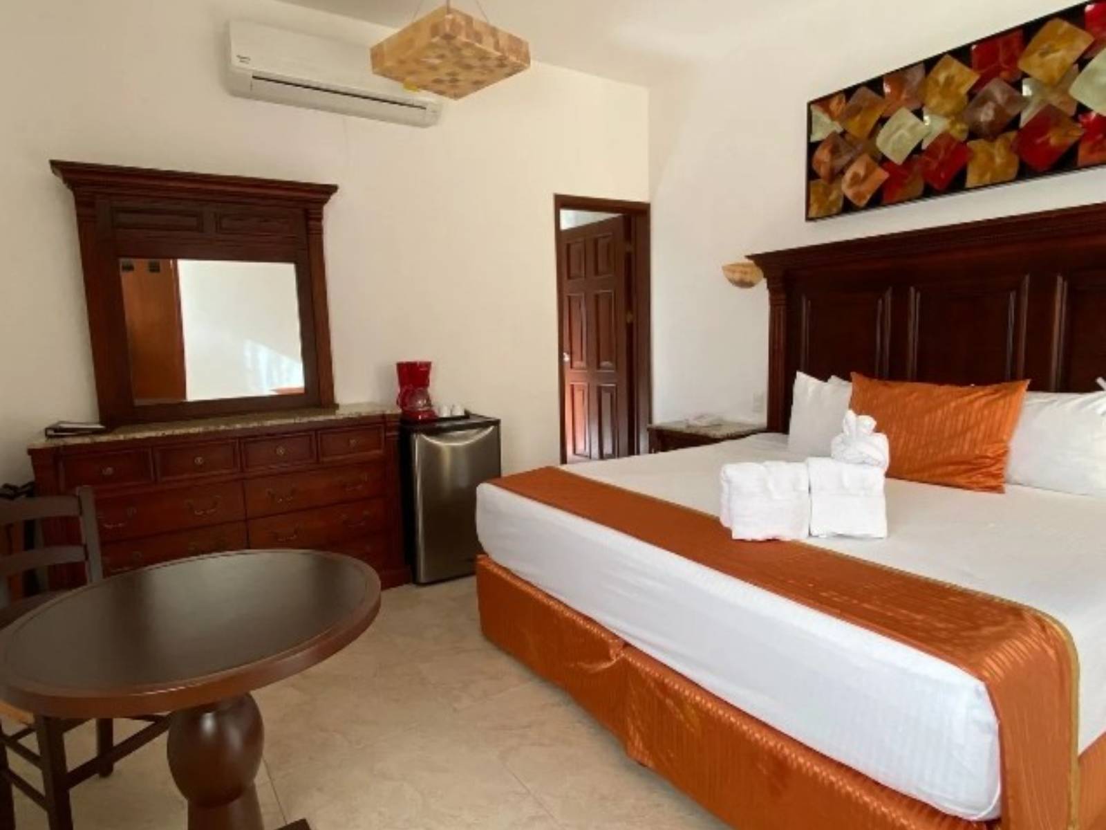 Rondreis Mexico, Playa del Carmen, Las Golondrinas, kamer bed