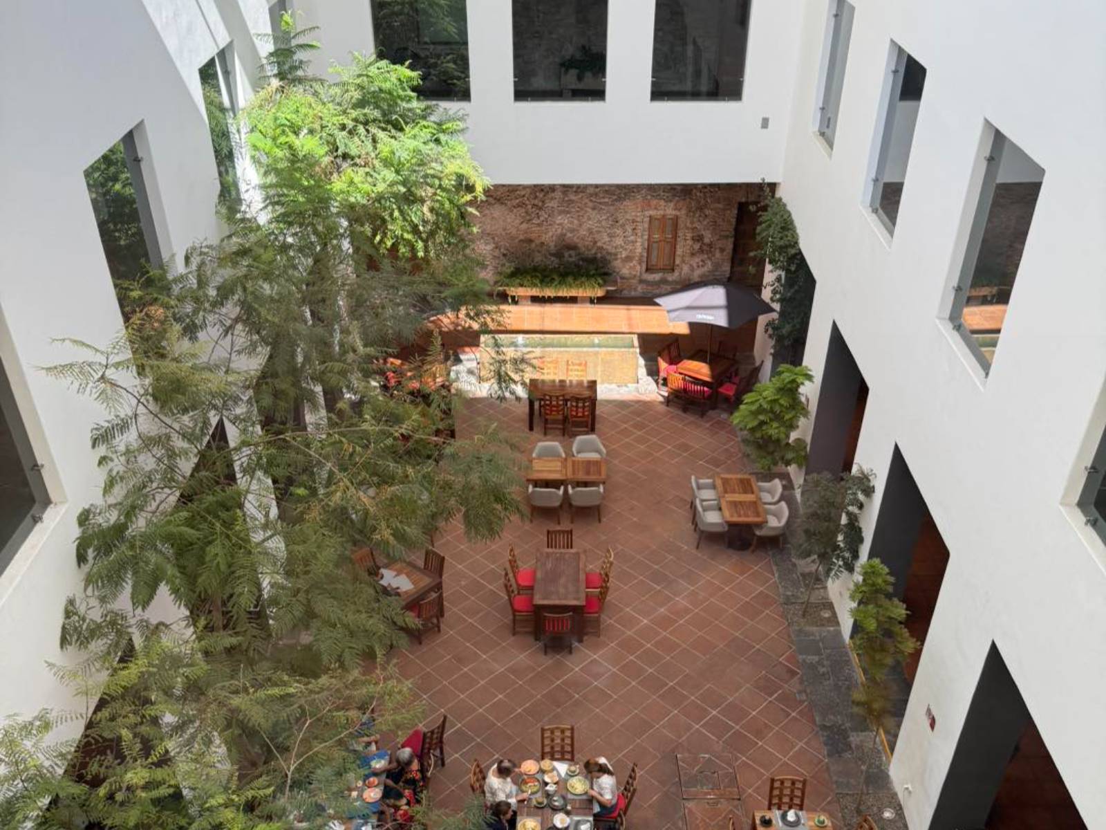 Rondreis Mexico, Puebla, Casareyna, restaurant terras binnenplaats