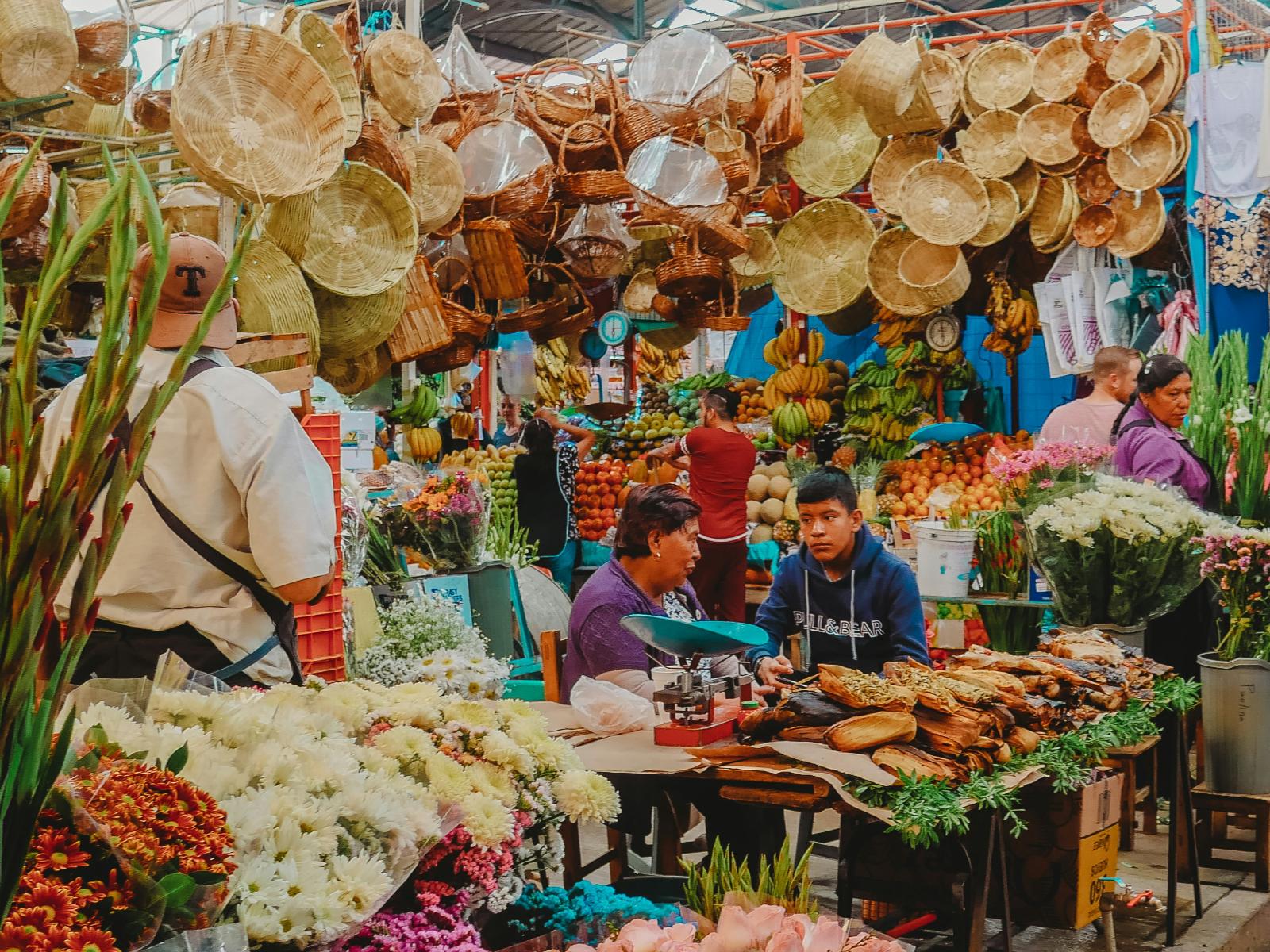 Rondreis Mexico, Puebla, lokale markt met locals
