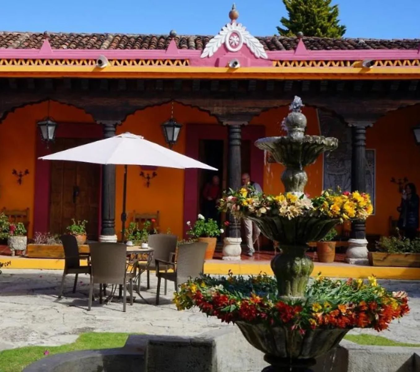 Rondreis Mexico, San Cristobal, Diego de Mazariegos, buitenzijde
