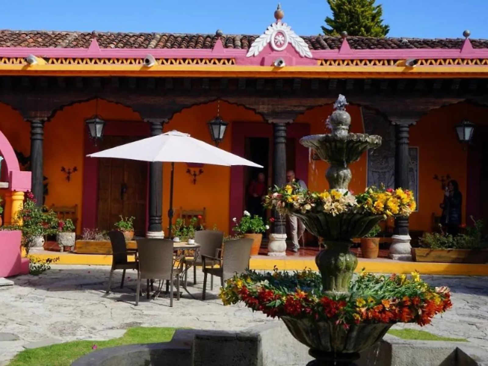 Rondreis Mexico, San Cristobal, Diego de Mazariegos, buitenzijde