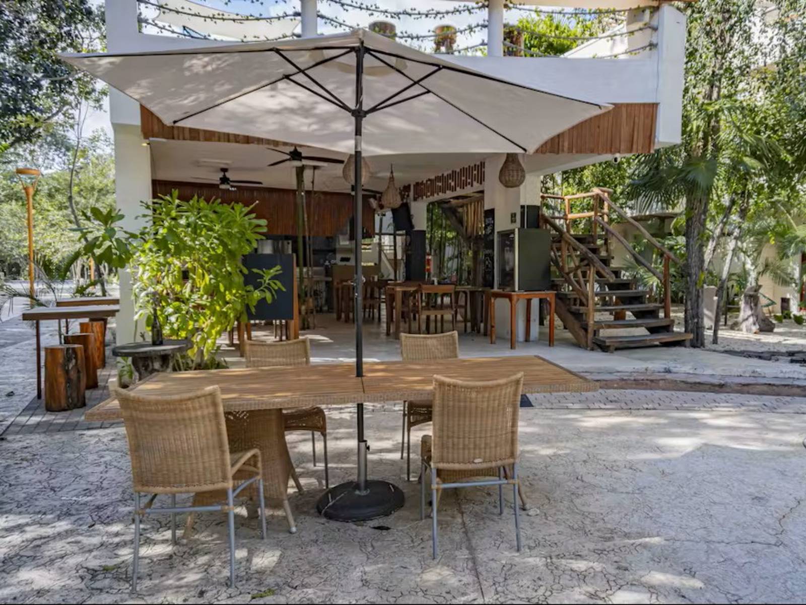 Rondreis Mexico, Tulum, Niik Tulum, restaurant met terras