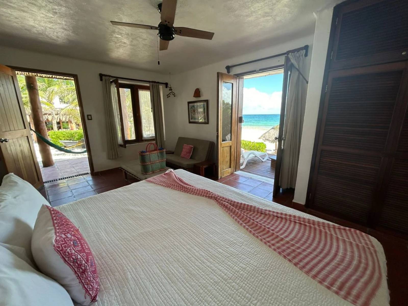 Rondreis Mexico, Tulum, Piedra Escondida, kamer bed