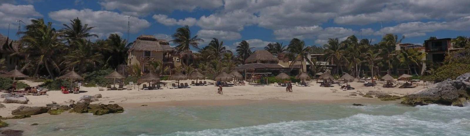 Rondreis Mexico, Tulum, Piedra Escondida, zicht vanaf het strand