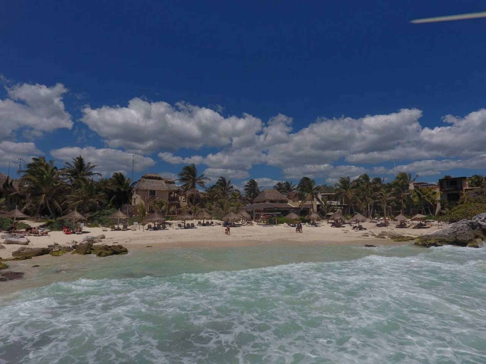 Rondreis Mexico, Tulum, Piedra Escondida, zicht vanaf het strand