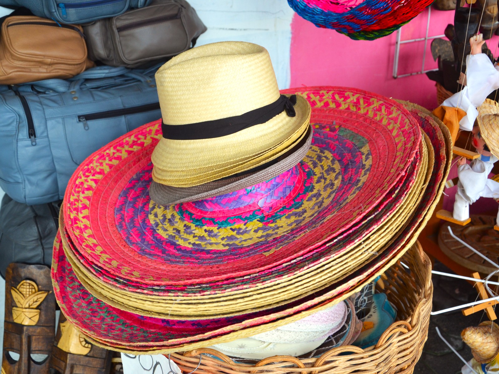 Rondreis Mexico, Tulum, kleurrijke sombrero's