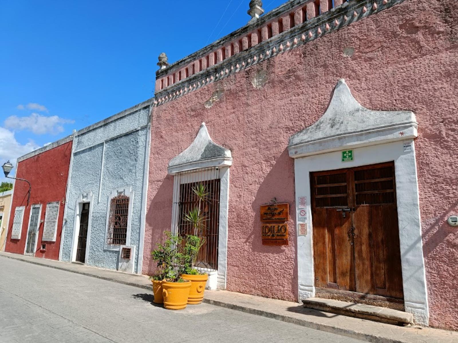 Rondreis Mexico, Valladolid, kleurrijke straat