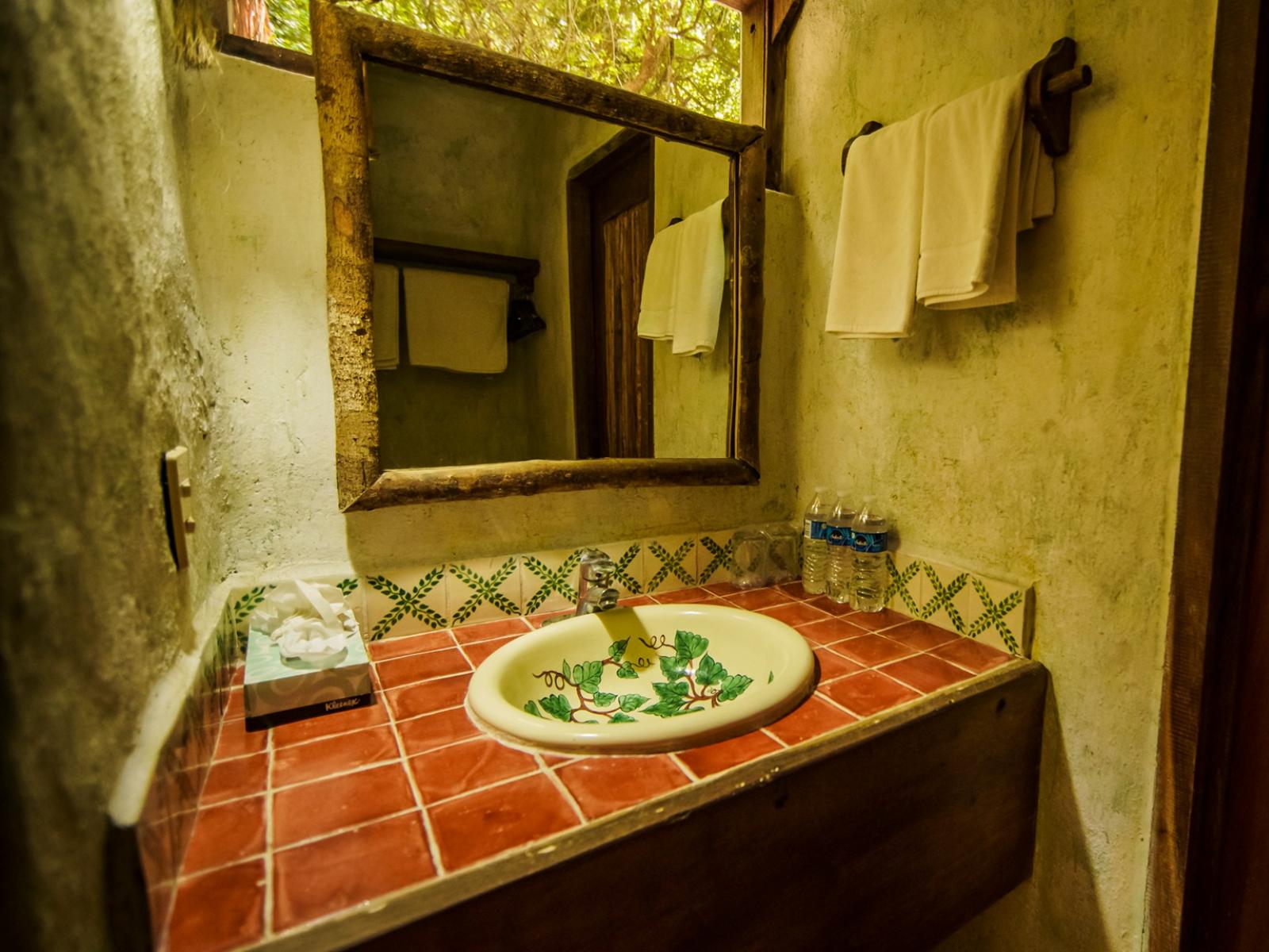 Rondreis Mexico, Xpujil, Puerto Calakmul, badkamer