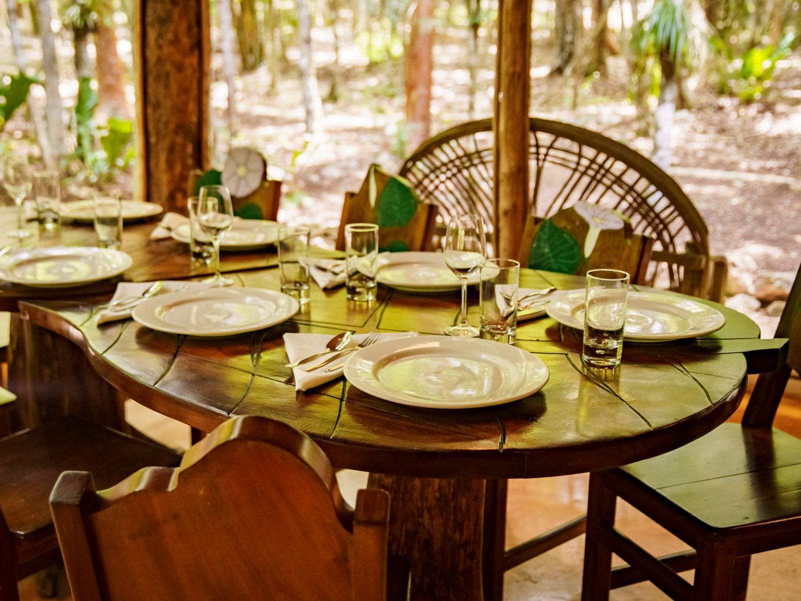 Rondreis Mexico, Xpujil, Puerto Calakmul, restaurant tafel