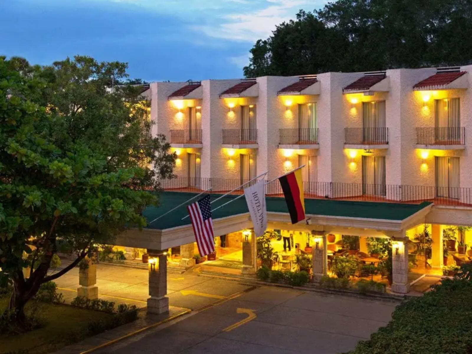 Rondreis Mexico, Villahermosa, Viva Villahermosa, buitenzijde avond