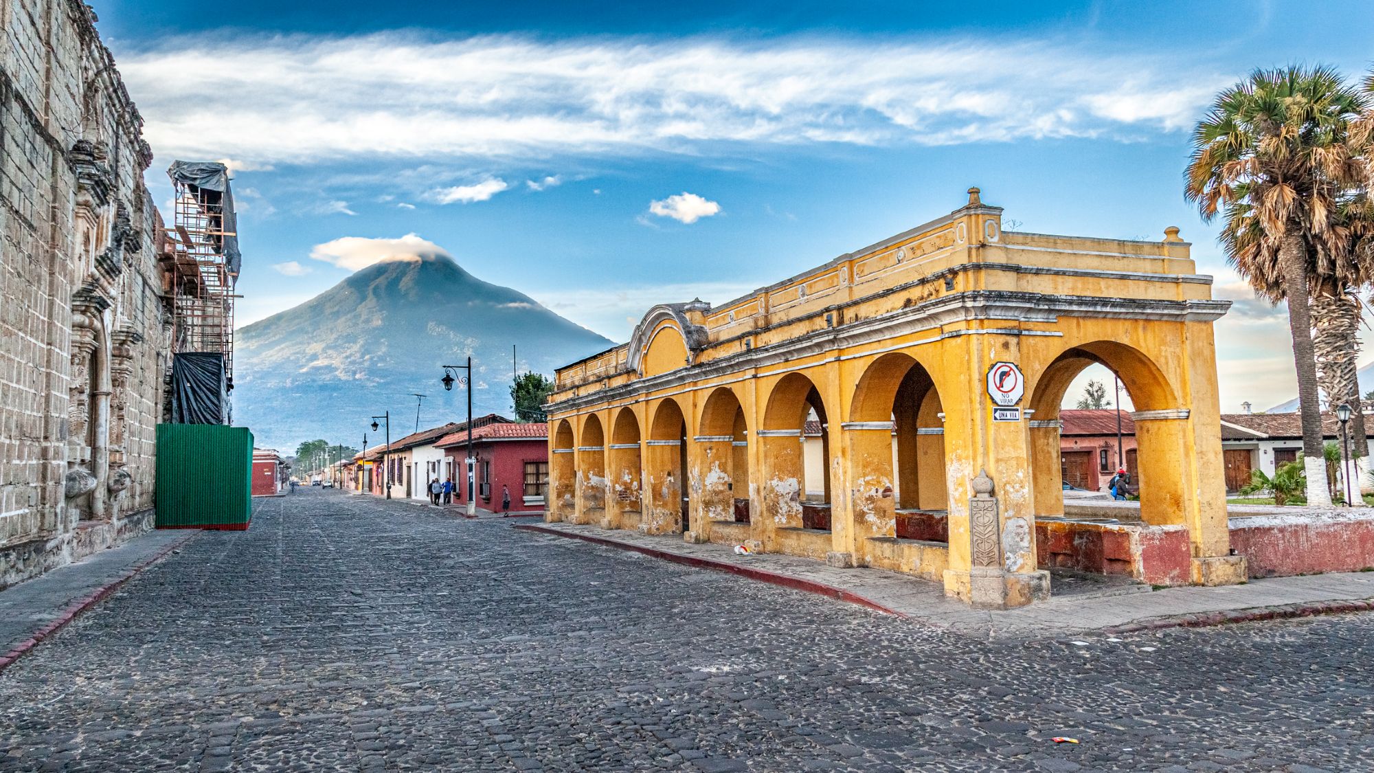 rondreis Guatemala, Antigua, public laundry fountain