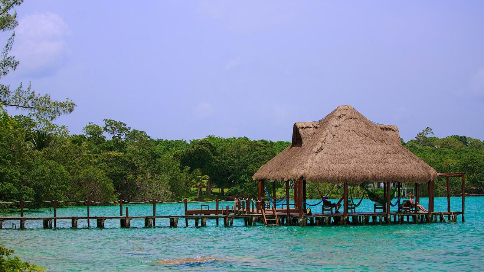 rondreis mexico - bacalar - rancho encantado hotel - steiger gebouw