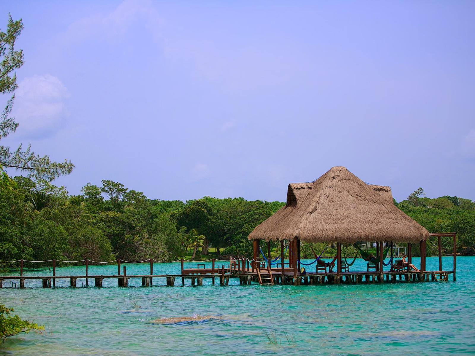 rondreis mexico - bacalar - rancho encantado hotel - steiger gebouw
