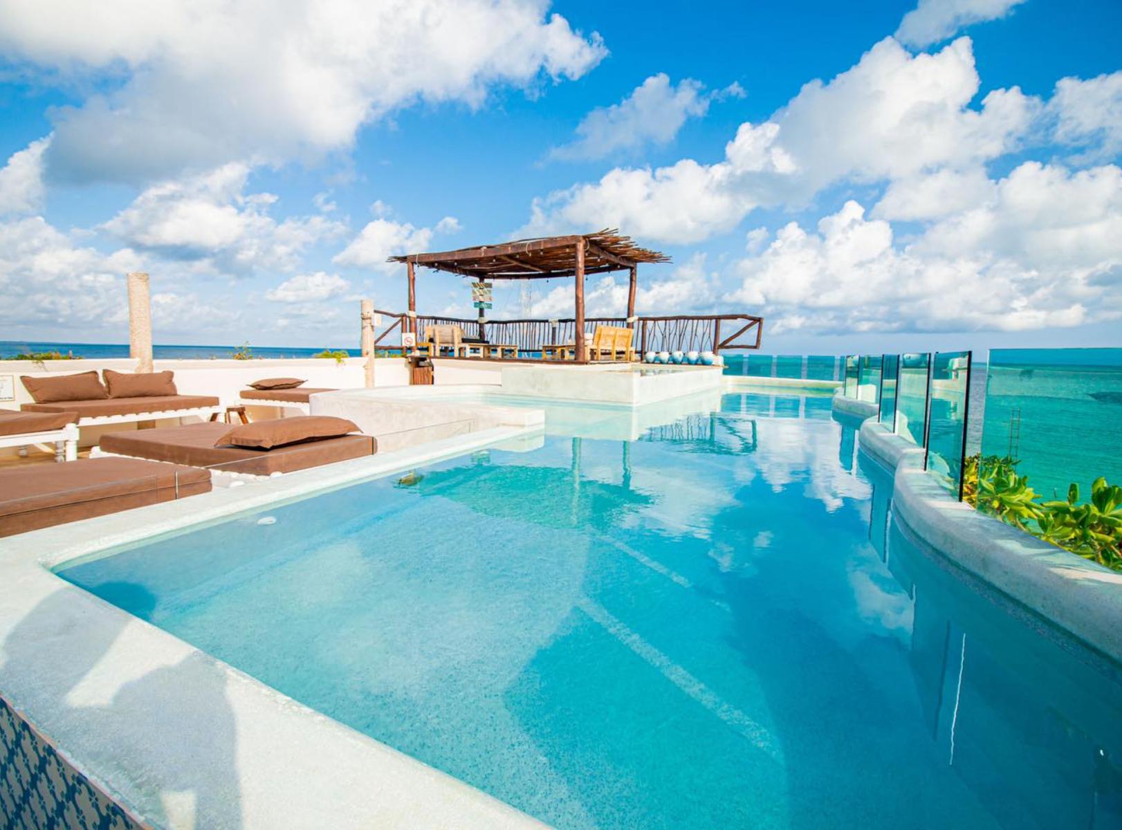 rondreis mexico - isla holbox - spirit holbox hotel - zwembad op dak