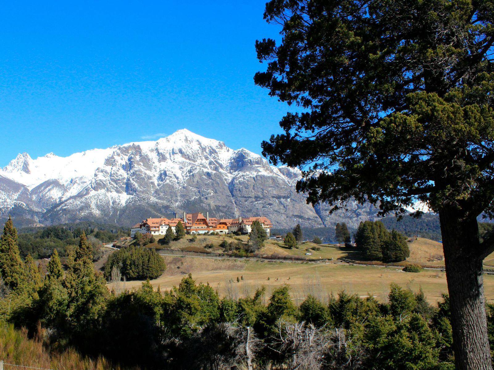 Rondreis Argentinië, Bariloche, excursie e-bike omgeving, uitzicht Andes en hotel