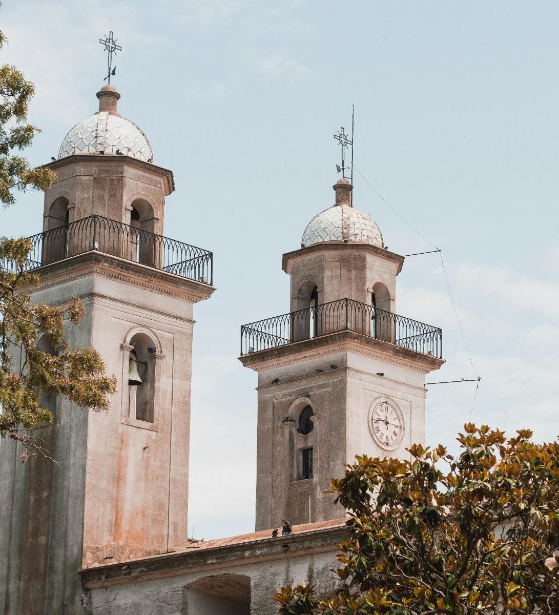 Rondreis Argentinië, Buenos Aires, excursie dagtour Uruguay, kerktoren