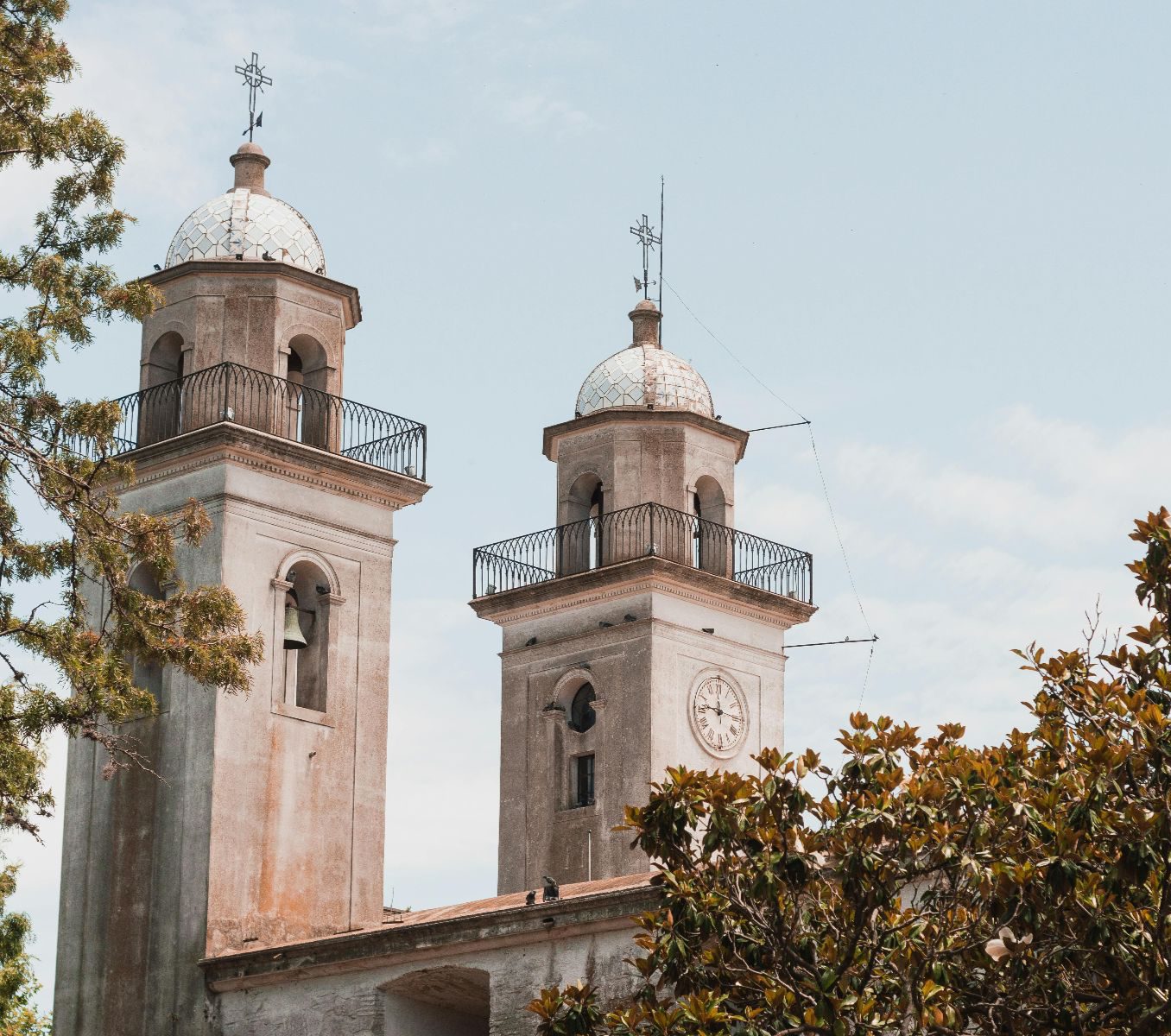 Rondreis Argentinië, Buenos Aires, excursie dagtour Uruguay, kerktoren