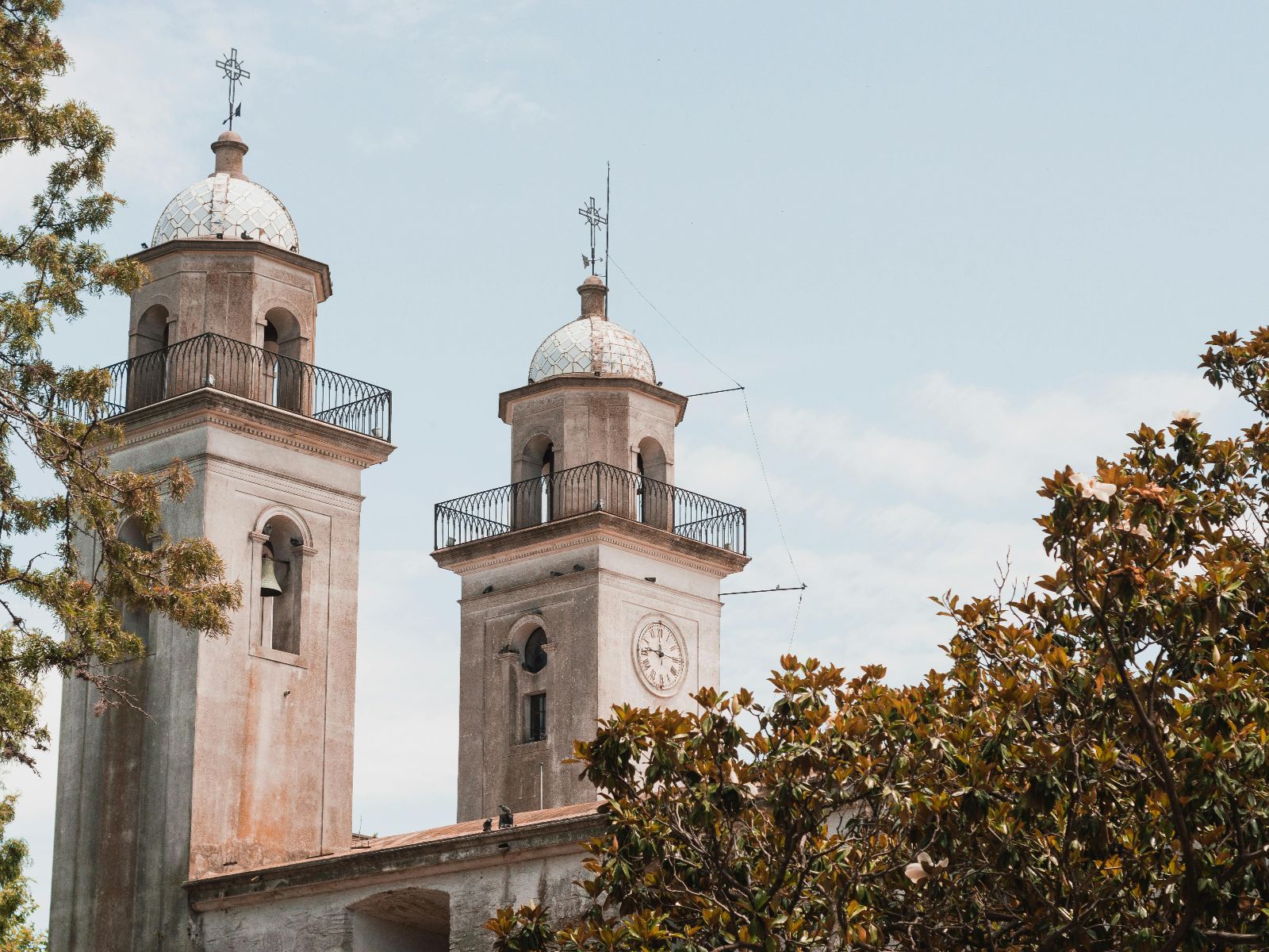 Rondreis Argentinië, Buenos Aires, excursie dagtour Uruguay, kerktoren