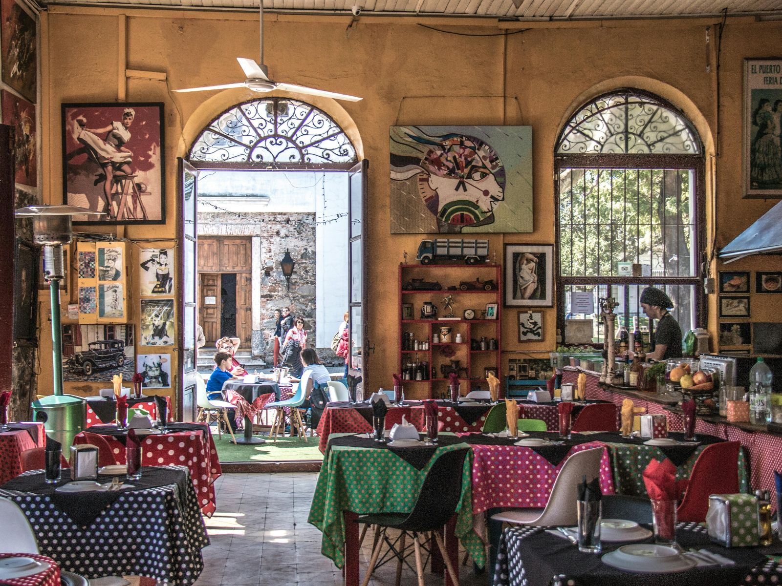 Rondreis Argentinië, Buenos Aires, excursie dagtour Uruguay, restaurant